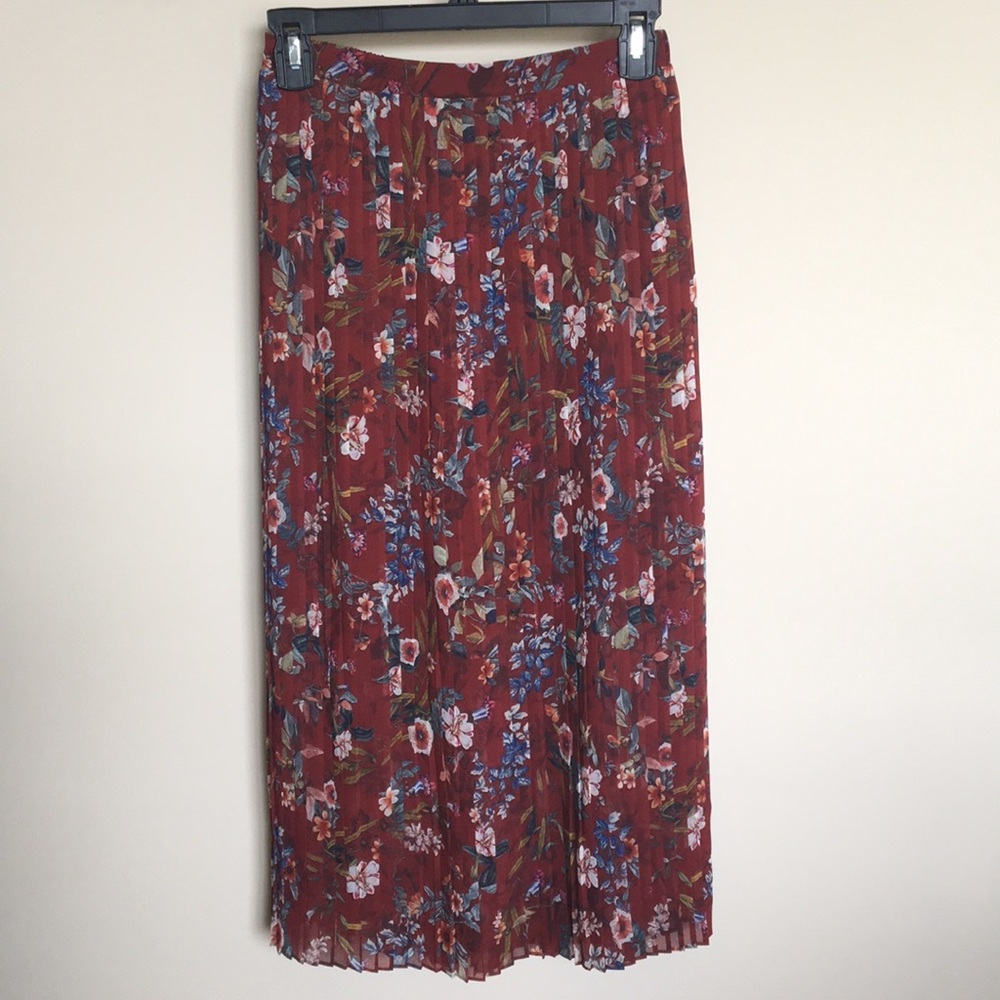 NWOT Floral Pleated Midi Skirt